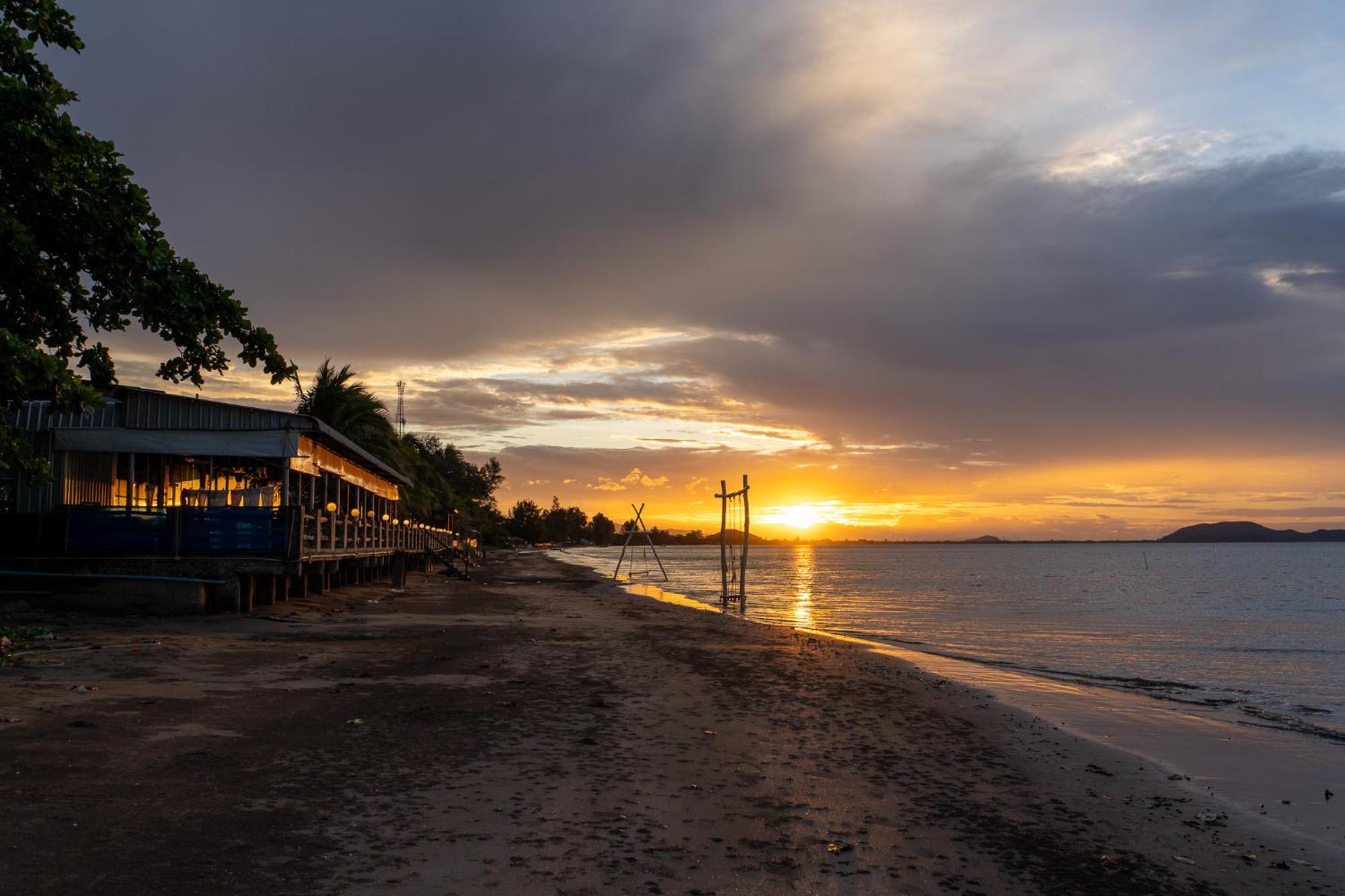 Baan Faa Talaychan Resort Chao Lao Beach Exterior foto