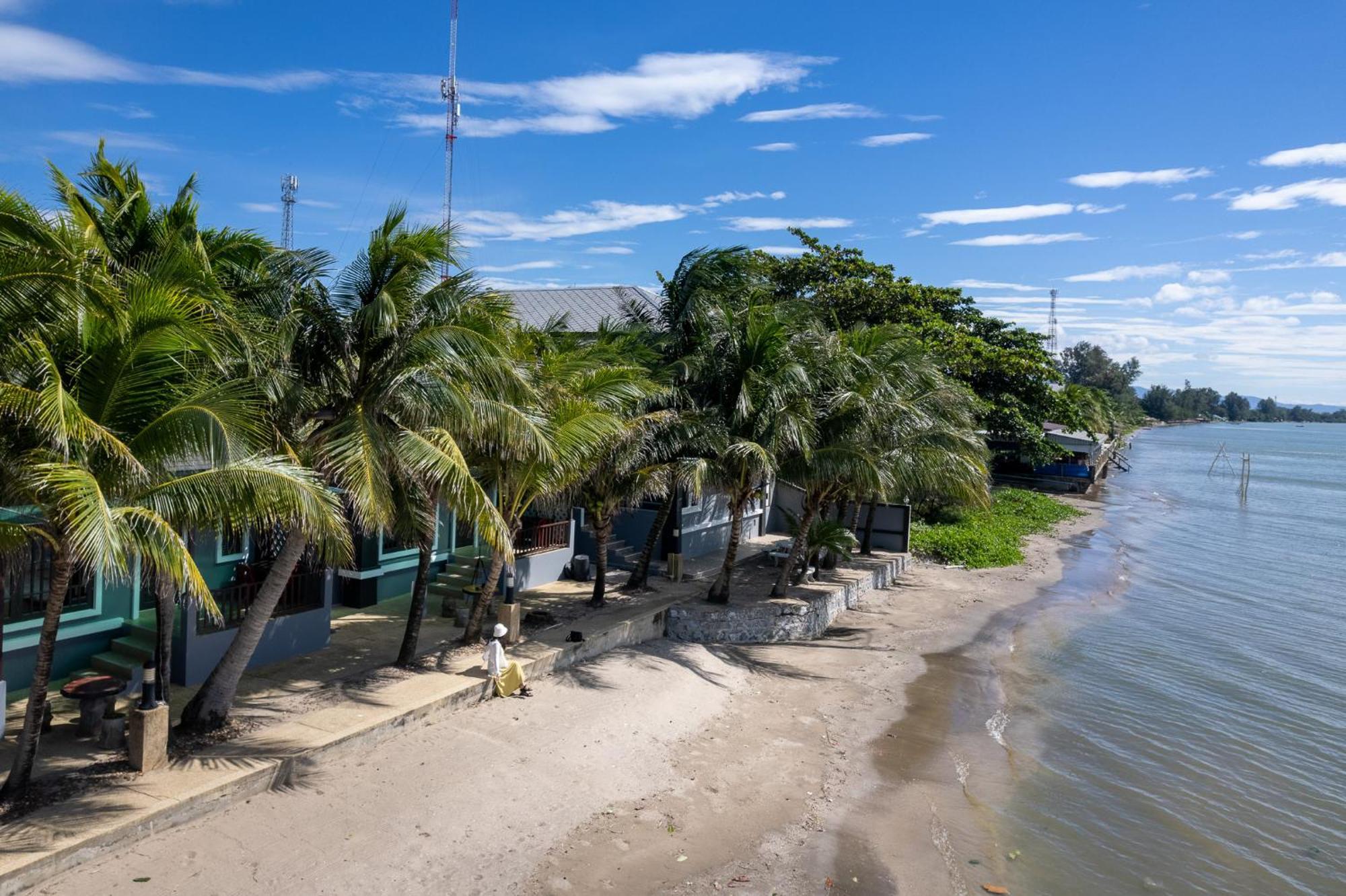 Baan Faa Talaychan Resort Chao Lao Beach Exterior foto