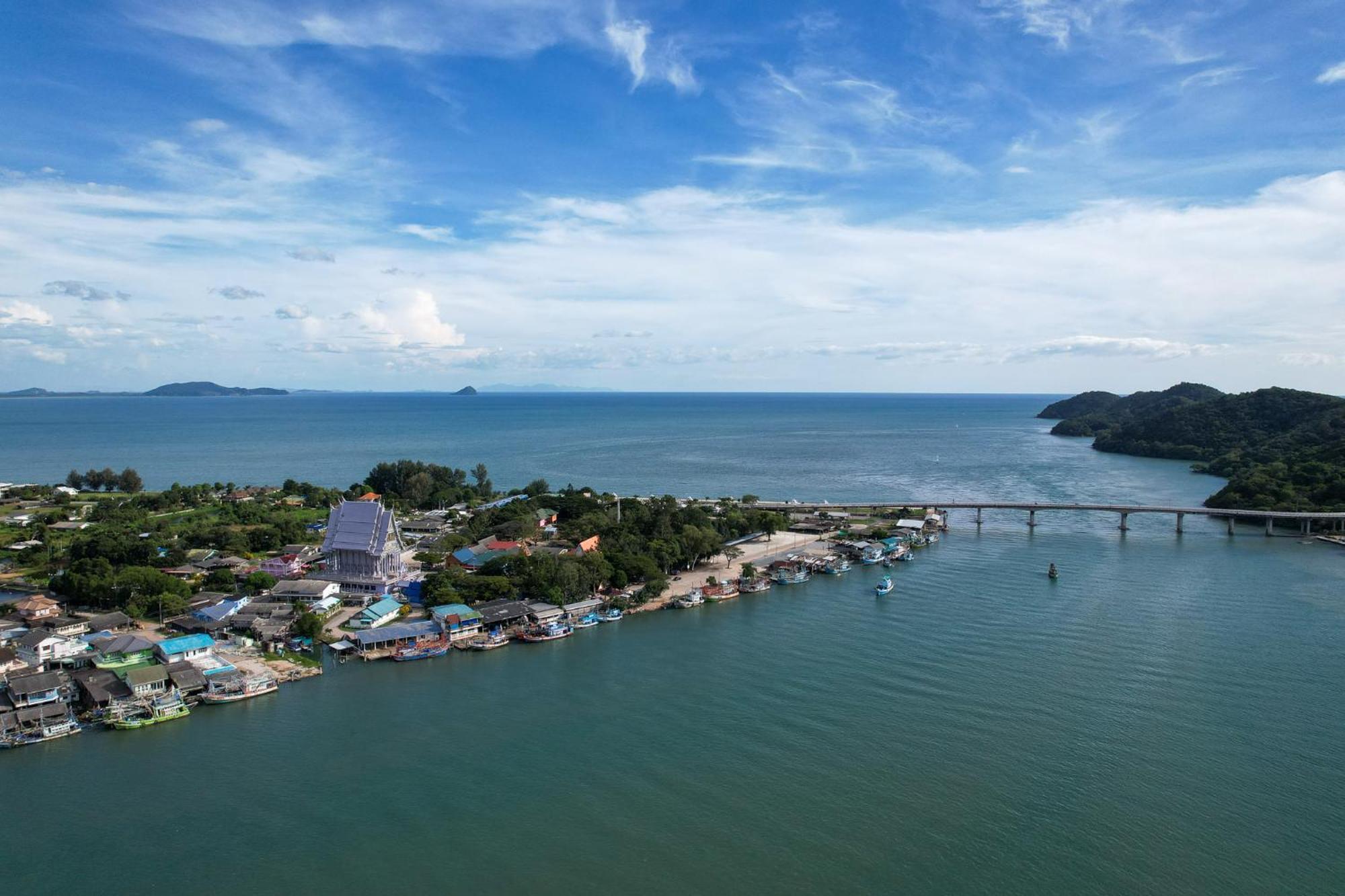 Baan Faa Talaychan Resort Chao Lao Beach Exterior foto